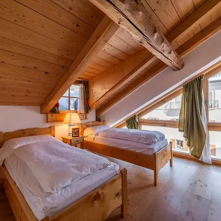 Chesa Chascharia Attic - Samedan